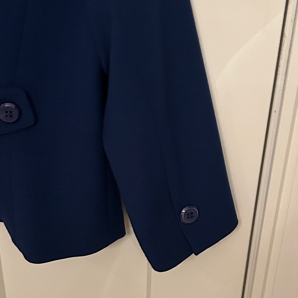 Sandra Angelozzi Elegant Made in Canada Women's Royal Blue Blazer, size 38 - Picture 9 of 9